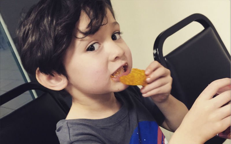 143-147088-kid-eating-chips-1467913676